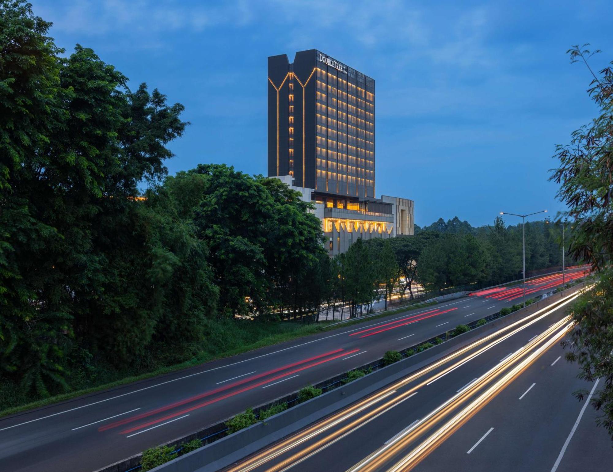 Doubletree By Hilton Jakarta Bintaro Jaya Серпонг Экстерьер фото